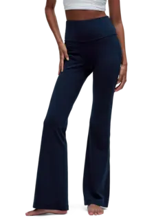 بنطال جروف من قماش نولو بقصة ضيقة من الأعلى وواسعة من الأسفل بخصر مرتفع للغاية