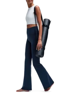 بنطال جروف من قماش نولو بقصة ضيقة من الأعلى وواسعة من الأسفل بخصر مرتفع للغاية