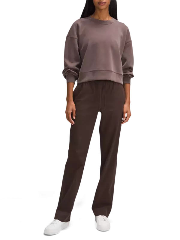 بنطال بقصة أرجل مستقيمة وخصر متوسط الارتفاع من قماش لوكستريم