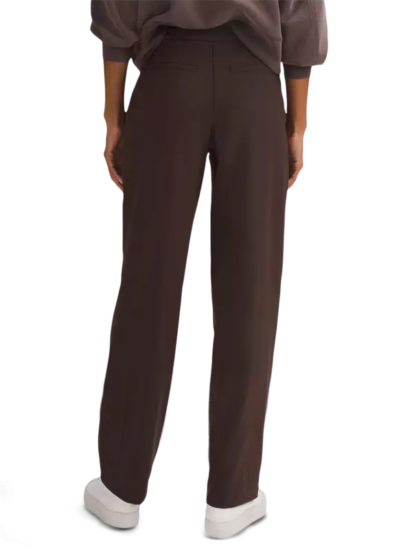 بنطال بقصة أرجل مستقيمة وخصر متوسط الارتفاع من قماش لوكستريم