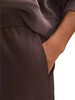 بنطال بقصة أرجل مستقيمة وخصر متوسط الارتفاع من قماش لوكستريم