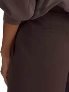 بنطال بقصة أرجل مستقيمة وخصر متوسط الارتفاع من قماش لوكستريم