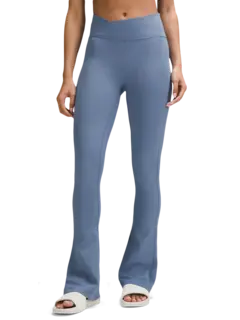 بنطال قصير ألاين بقصة ضيقة من الأعلى وواسعة من الأسفل بتصميم غير متماثل مقاس 32 بوصة من لولوليمن