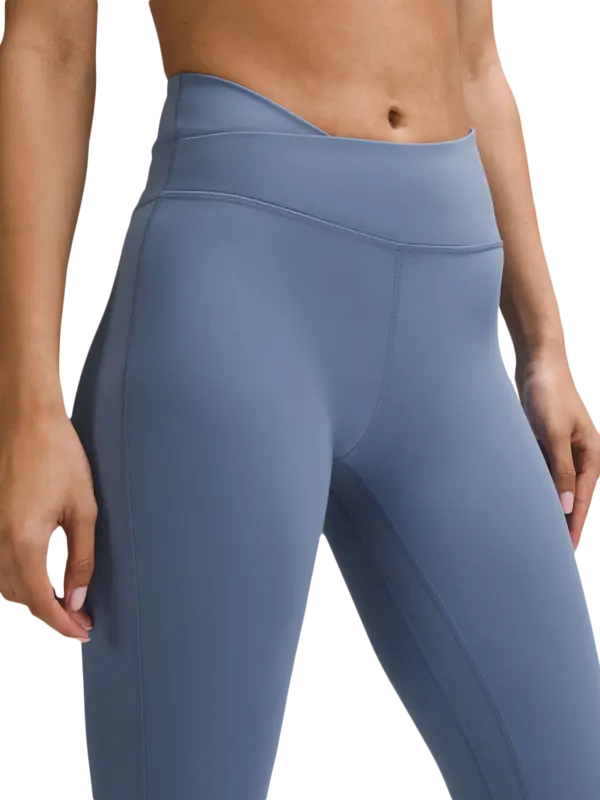 بنطال قصير ألاين بقصة ضيقة من الأعلى وواسعة من الأسفل بتصميم غير متماثل مقاس 32 بوصة من لولوليمن