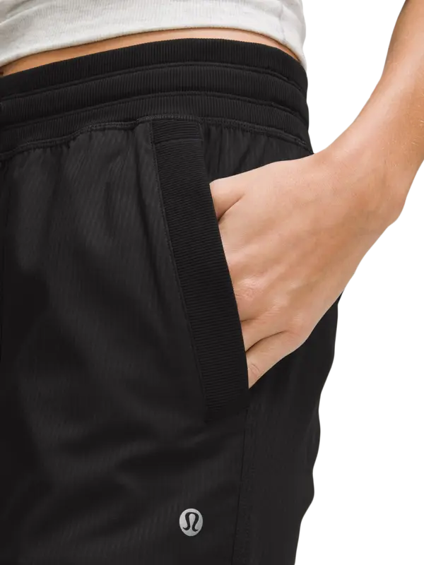 /original/LW5GILS_0001_LULU_1_5.png_convert-600x800