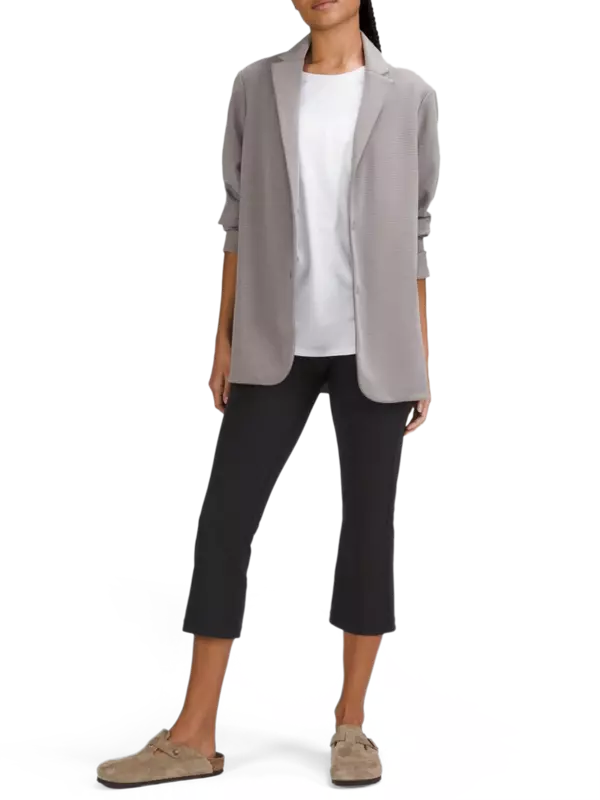 بنطال Groove قصير بخصر مرتفع جدًا مقاس 23 بوصة