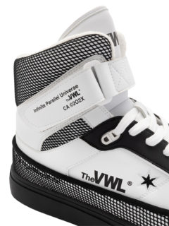 سنيكرز برقبة عالية ونعل مطاطي للرجال