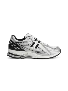 حذاء رياضي 1906 برقبة منخفضة