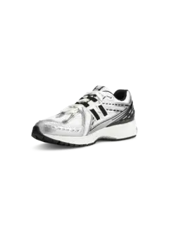 حذاء رياضي 1906 برقبة منخفضة