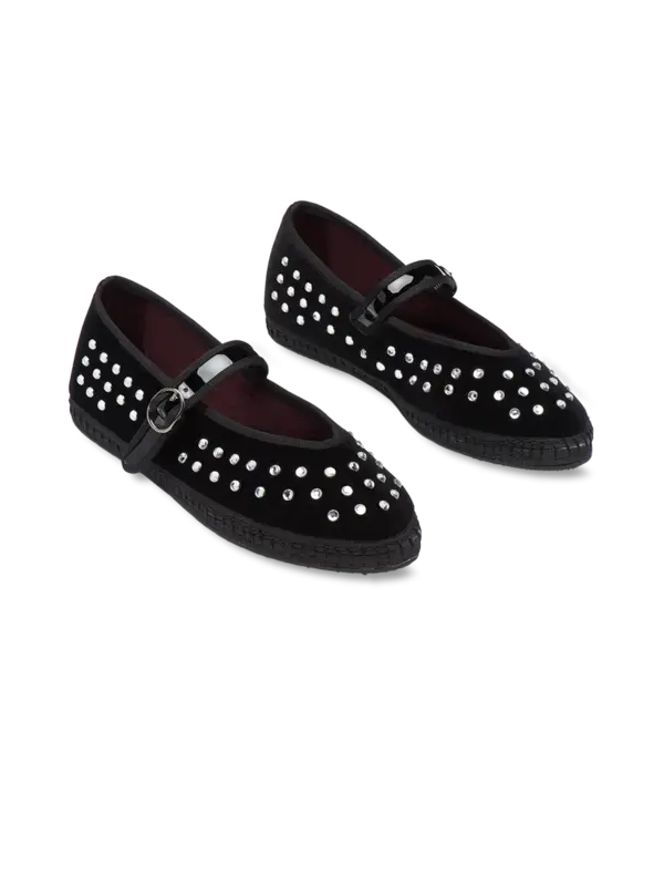 /original/MAEBLACK_CONS_Black_2.png_convert-600x800