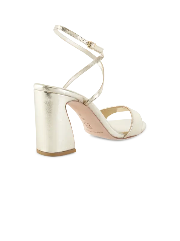 /original/MALIA_LORA_Gold_4.png_convert-600x800