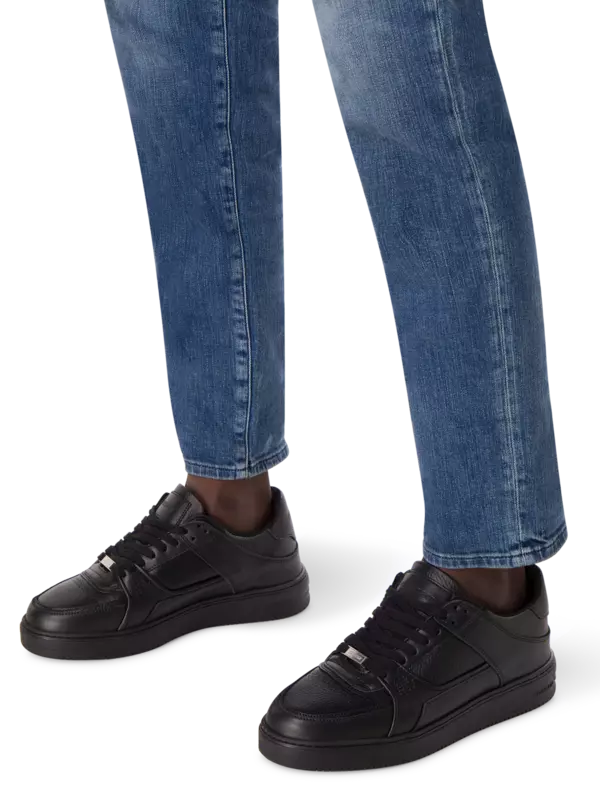 سنيكرز أبيكس