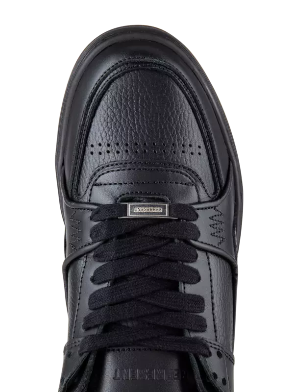 سنيكرز أبيكس