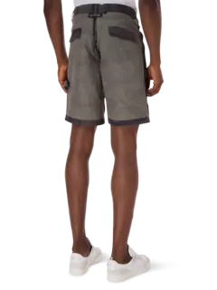 شورت يمكن ارتداؤه على الوجهين