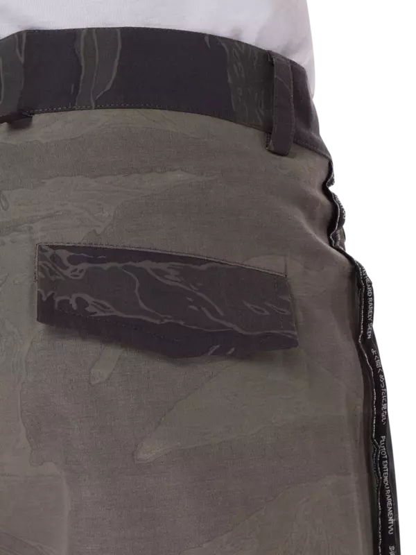 شورت يمكن ارتداؤه على الوجهين