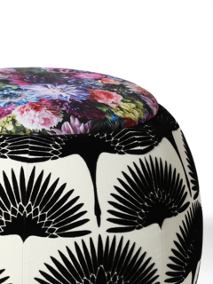 The Queen Pouf Chair : The Beauty Flock Black Velvet Embiossed with Flower Bomb Top