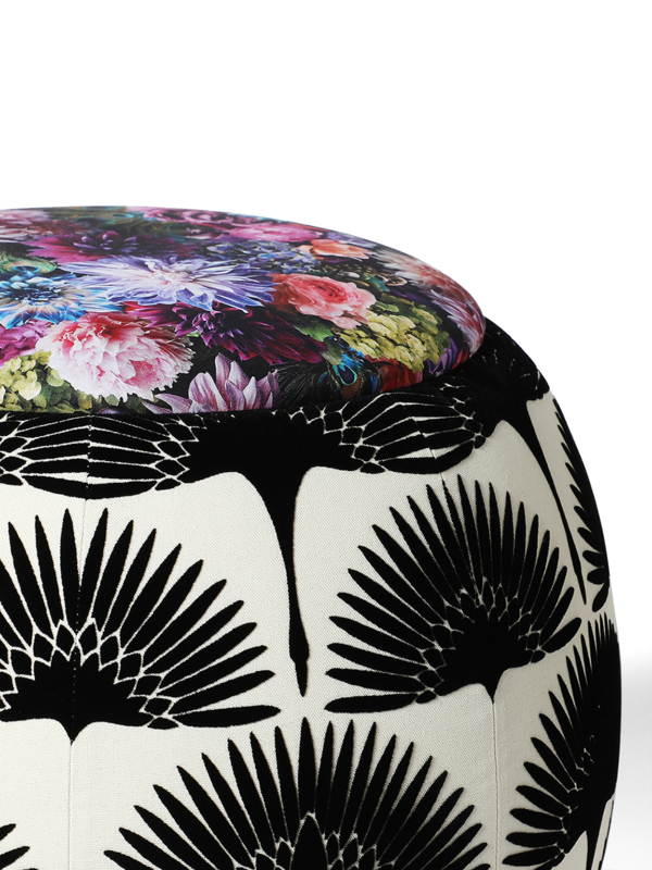 The Queen Pouf Chair : The Beauty Flock Black Velvet Embiossed with Flower Bomb Top