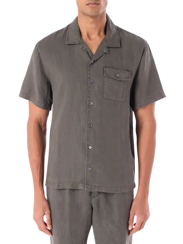 قميص من الكتان بأكمام قصيرة وجيب