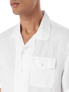 قميص من الكتان بأكمام قصيرة وجيب