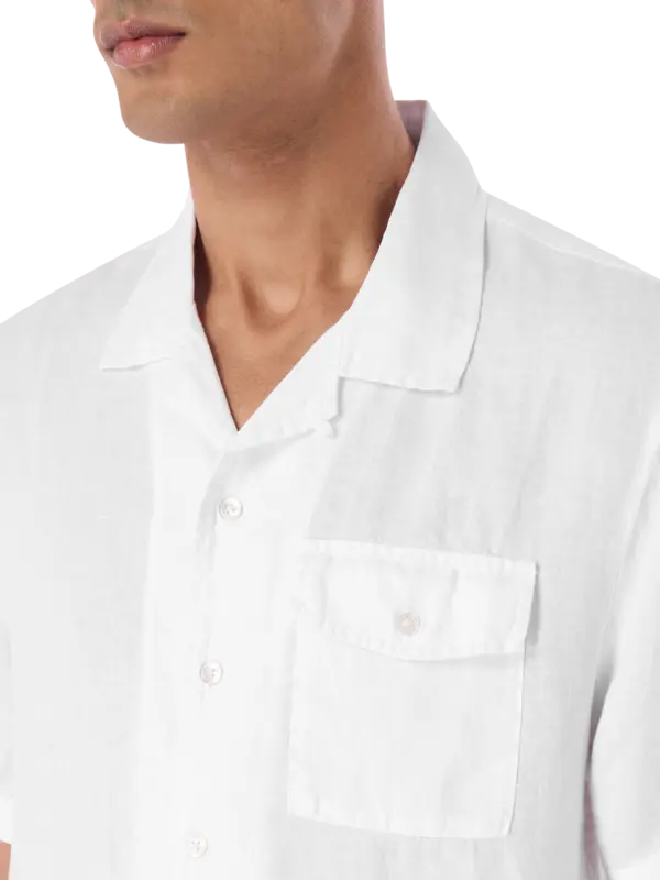 قميص من الكتان بأكمام قصيرة وجيب