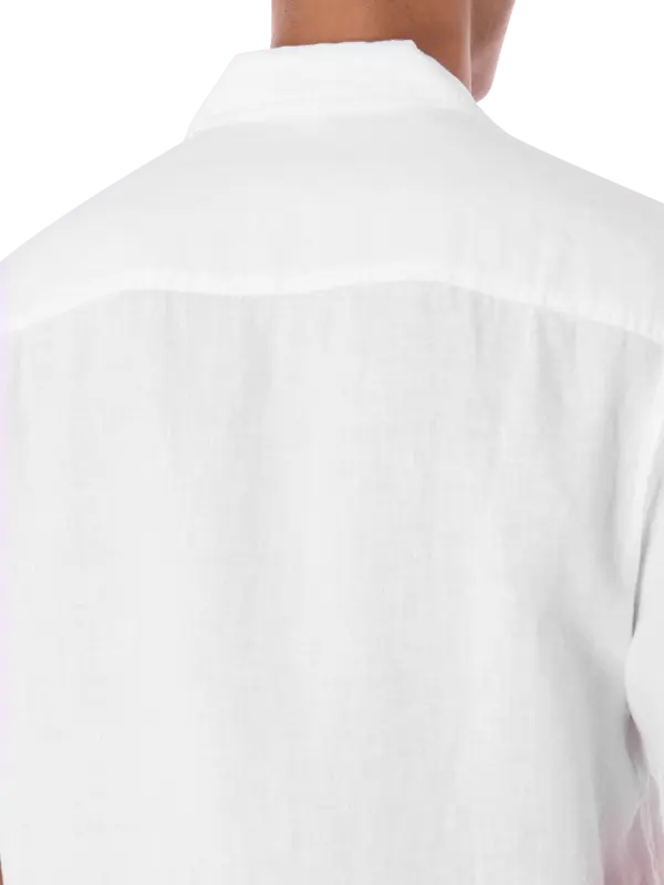 قميص من الكتان بأكمام قصيرة وجيب