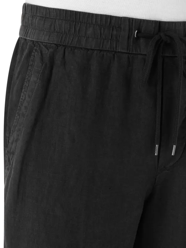 بنطال من الكتان بقصة واسعة