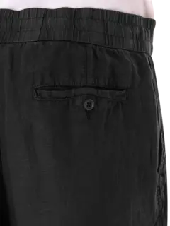 بنطال من الكتان بقصة واسعة