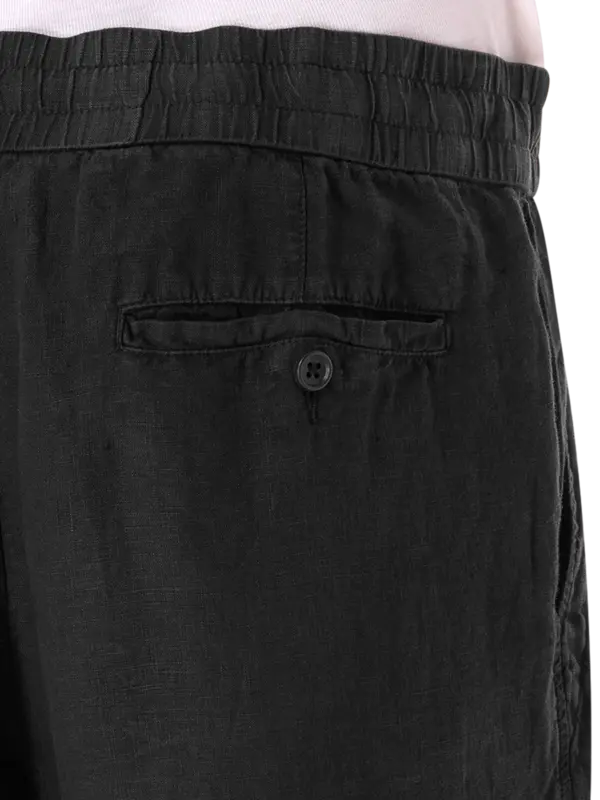 بنطال من الكتان بقصة واسعة