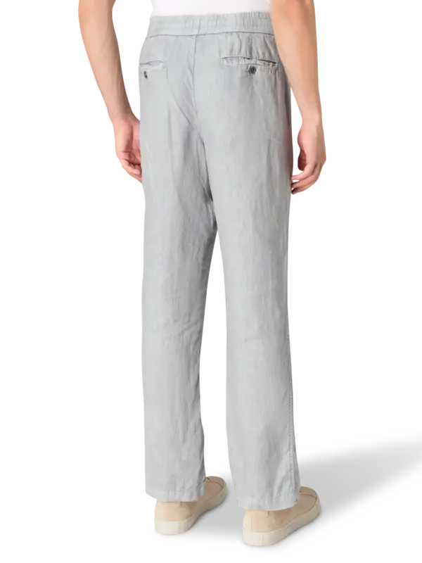 بنطال من الكتان بقصة واسعة