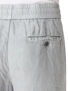 بنطال من الكتان بقصة واسعة