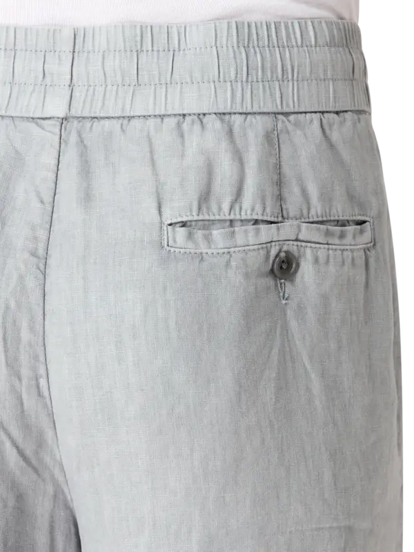 بنطال من الكتان بقصة واسعة