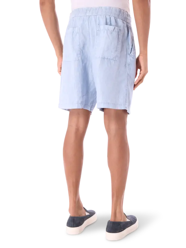 شورت من الكتان بقصة واسعة