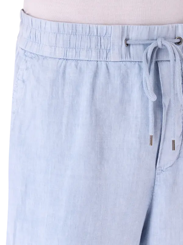 شورت من الكتان بقصة واسعة