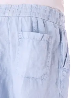 شورت من الكتان بقصة واسعة