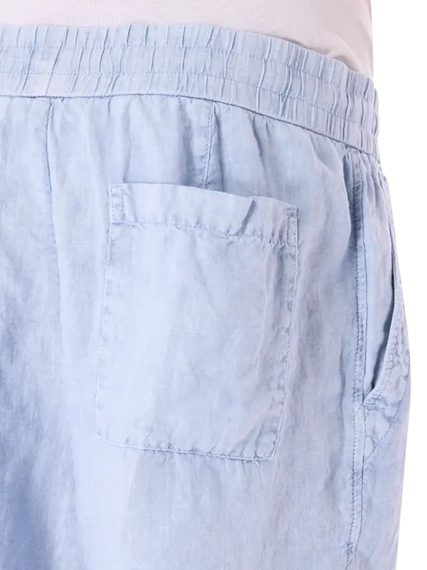 شورت من الكتان بقصة واسعة