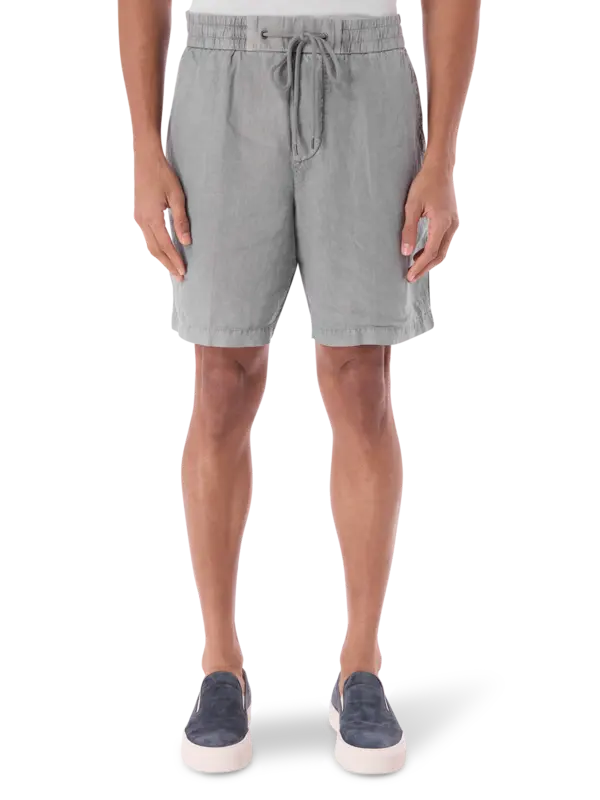 شورت من الكتان بقصة واسعة