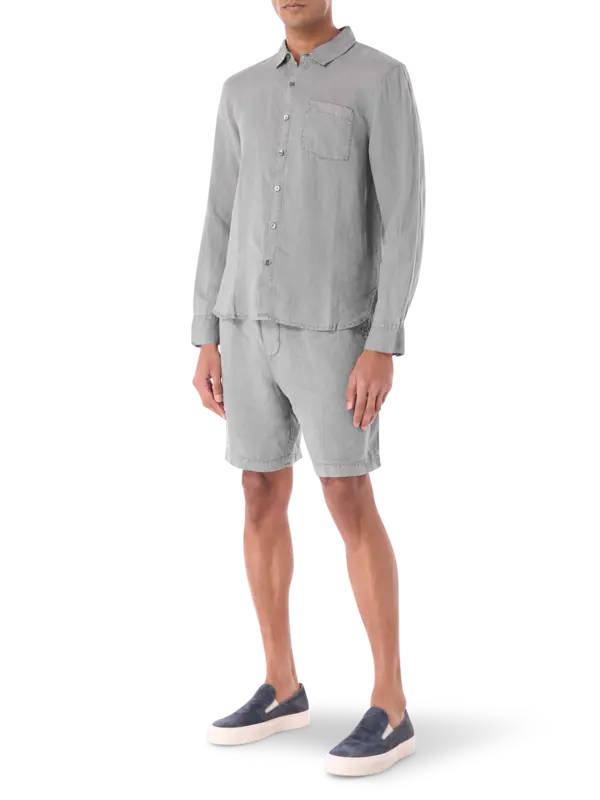 شورت من الكتان بقصة واسعة