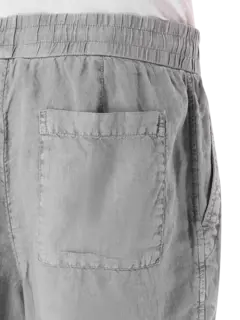 شورت من الكتان بقصة واسعة