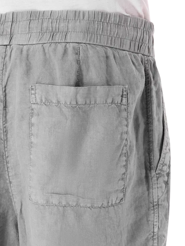 شورت من الكتان بقصة واسعة