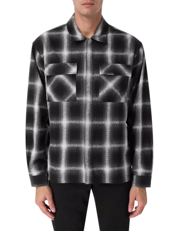 قميص فلانيل بأكمام طويلة