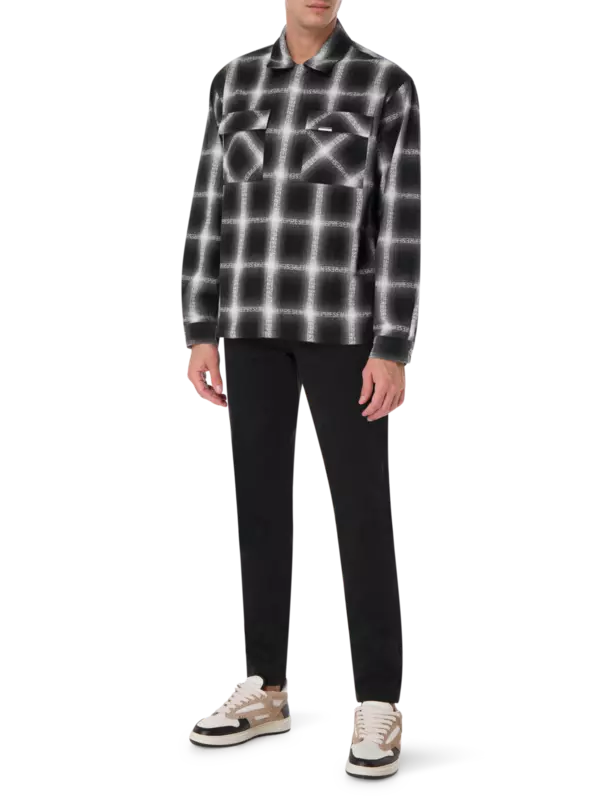 قميص فلانيل بأكمام طويلة