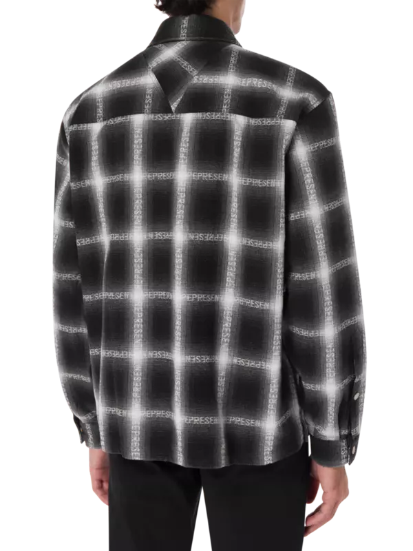 قميص فلانيل بأكمام طويلة