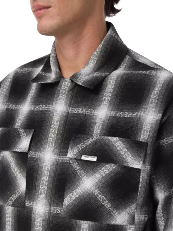 قميص فلانيل بأكمام طويلة