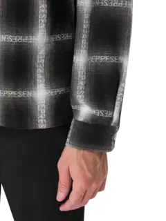 قميص فلانيل بأكمام طويلة