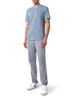 تيشيرت بأكمام قصيرة وفتحة رقبة مستديرة