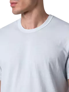 تيشيرت بأكمام قصيرة وفتحة رقبة مستديرة