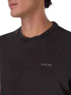 تيشيرت بطبعة كلمة "Amore"