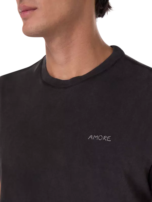 تيشيرت بطبعة كلمة "Amore"