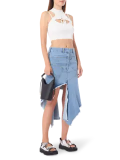 بلوزة قصيرة بحمالة حول العنق