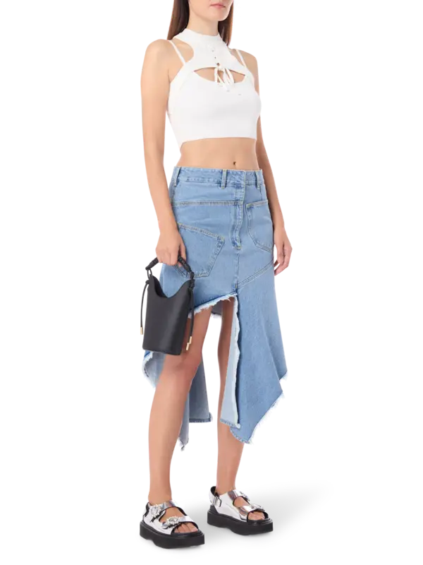 بلوزة قصيرة بحمالة حول العنق